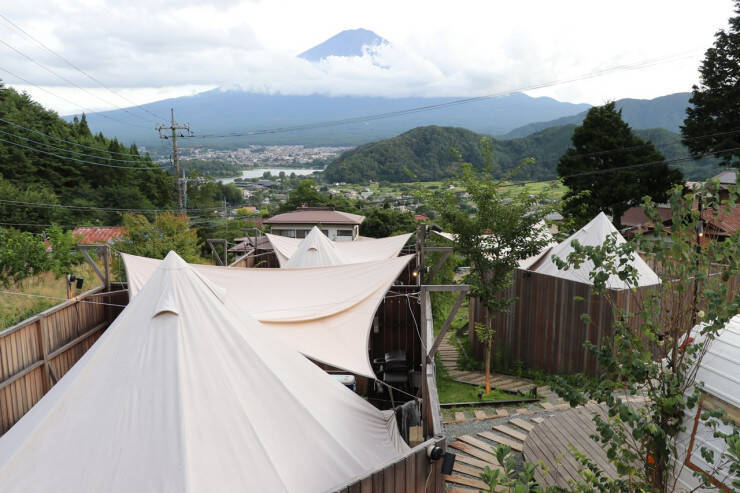 目の前に広がる富士絶景が楽しめる河口湖グランピング「Dot Glamping 富士山」