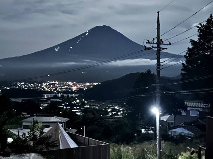 目の前に広がる富士絶景が楽しめる河口湖グランピング「Dot Glamping 富士山」