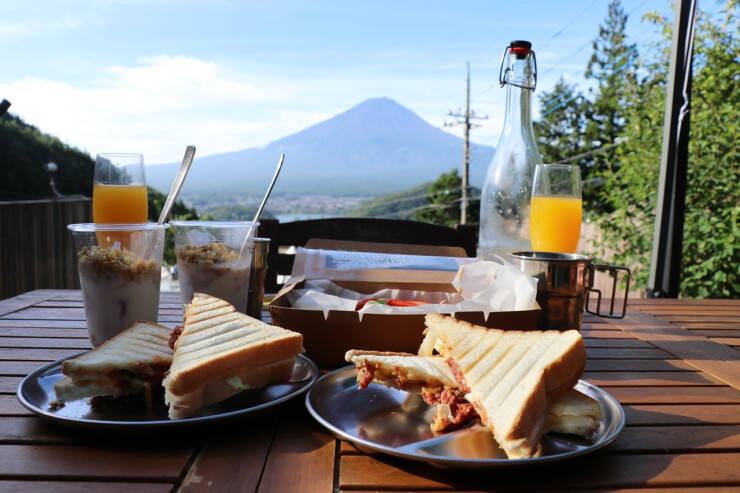 目の前に広がる富士絶景が楽しめる河口湖グランピング「Dot Glamping 富士山」