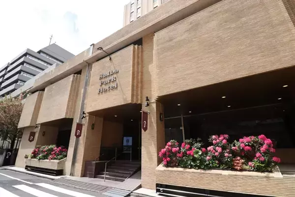 「まるで泊まれる図書館！東京・芝パークホテルで本に囲まれるおこもりステイを」の画像