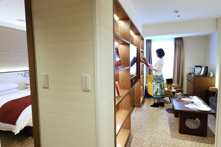 まるで泊まれる図書館！東京・芝パークホテルで本に囲まれるおこもりステイを
