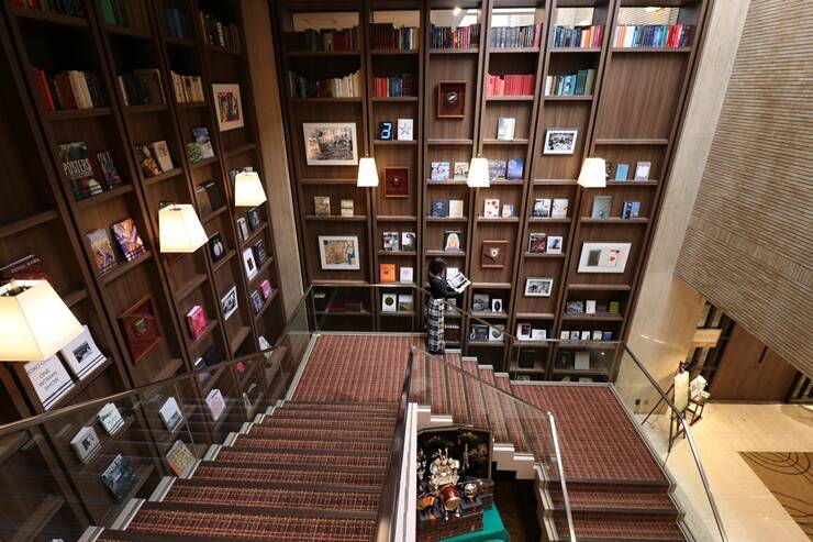 まるで泊まれる図書館！東京・芝パークホテルで本に囲まれるおこもりステイを