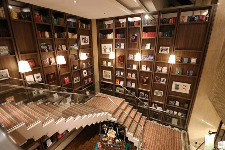 まるで泊まれる図書館！東京・芝パークホテルで本に囲まれるおこもりステイを