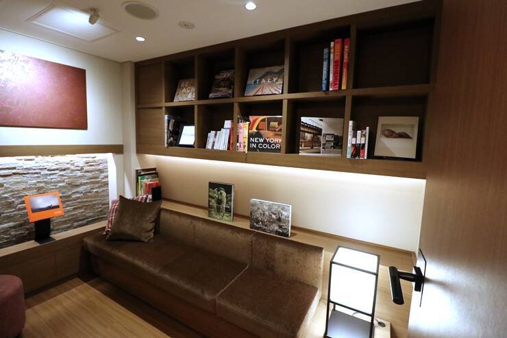 まるで泊まれる図書館！東京・芝パークホテルで本に囲まれるおこもりステイを