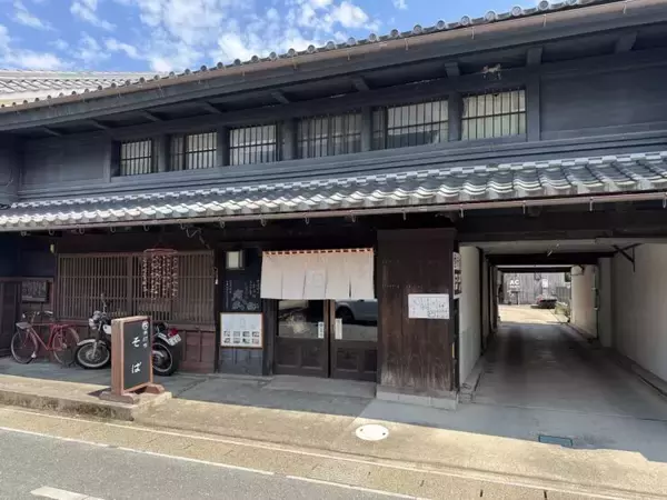 【日本麺紀行】築150年の古民家で味わう！「うだつの上がる町並み」の名店で堪能する石臼挽き手打ち蕎麦とは？ / 岐阜県美濃市の「そば切り まる伍」