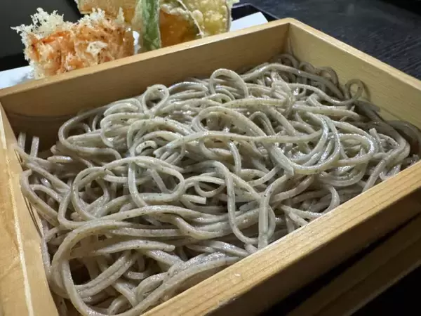 「【日本麺紀行】築150年の古民家で味わう！「うだつの上がる町並み」の名店で堪能する石臼挽き手打ち蕎麦とは？ / 岐阜県美濃市の「そば切り まる伍」」の画像