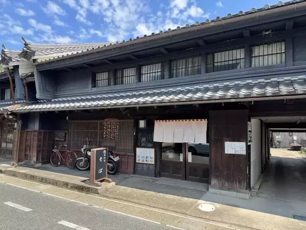「【日本麺紀行】築150年の古民家で味わう！「うだつの上がる町並み」の名店で堪能する石臼挽き手打ち蕎麦とは？ / 岐阜県美濃市の「そば切り まる伍」」の画像