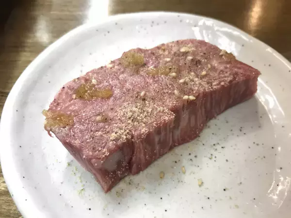 「【日本焼肉紀行】愛知・新安城の「お肉家てらもと」で味わう絶品生塩タンとは？」の画像