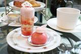 「旬のいちごを楽しめる桜色のストロベリーアフタヌーンティー｜ストリングスホテル 名古屋 ニューヨークラウンジ」の画像4