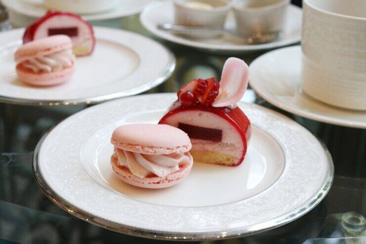 旬のいちごを楽しめる桜色のストロベリーアフタヌーンティー｜ストリングスホテル 名古屋 ニューヨークラウンジ