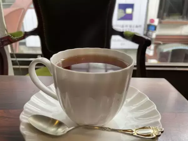 「【日本純喫茶紀行】芸術的なフルーツパフェを極上の空間で味わえる純喫茶 / 静岡県静岡市の「喫茶ポプラ」」の画像