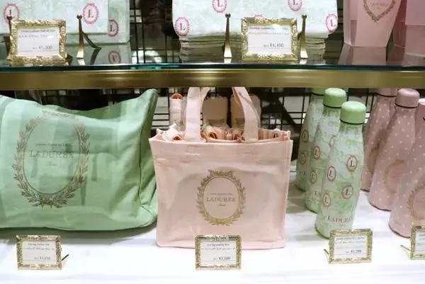 「ラデュレの新業態「カフェ・ラデュレ」の日本第一号店が名古屋ラシックにオープン」の画像