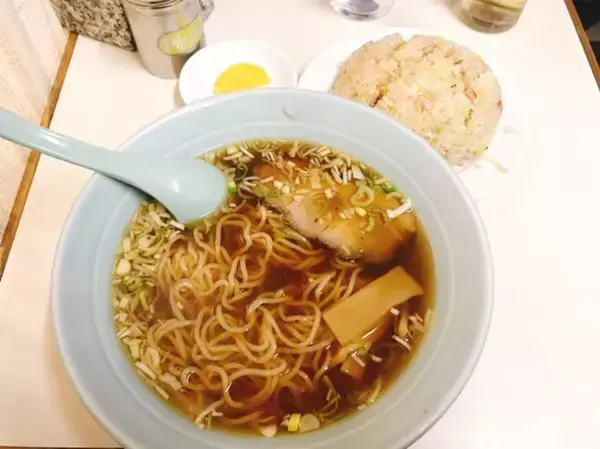 「あのイチロー選手が愛する街中華の名店で味わう半チャンラーメンとは？ / 東京・有楽町の「交通飯店」」の画像