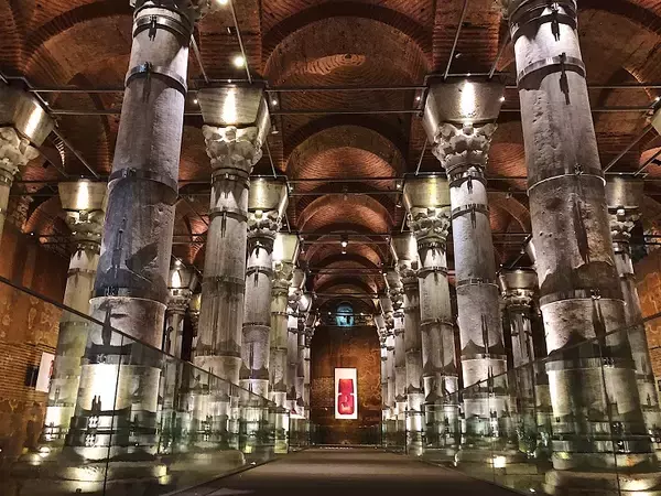 トルコ・イスタンブールの地下には宮殿が？！テオドシウスが造った貯水池が荘厳すぎる