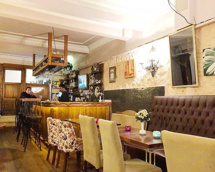 トルコのブルーモスクを眺めながら癒しのカフェタイムを堪能できるお店 / イスタンブール・スルタンアフメット地区の「ソファーカフェ＆レストラン」