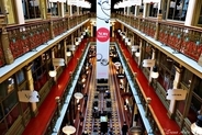 オーストラリア・シドニーのビジネス街に残る1890年代の建物を利用したショッピングアーケード「ストランド・アーケード（The Strand Arcade）」