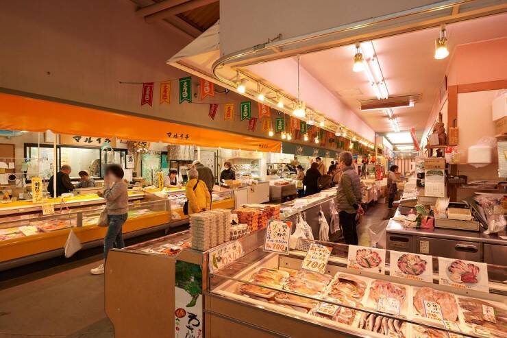 マグロの水揚げ量日本一を誇る清水港で味わう絶品のお刺身定食 / 静岡市清水区の「河岸の市」