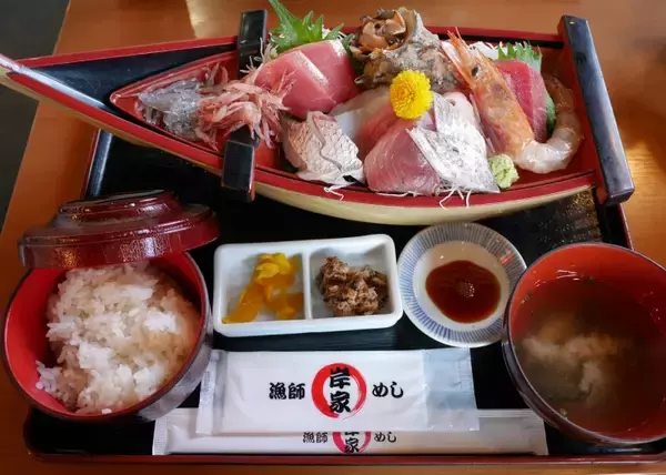 「マグロの水揚げ量日本一を誇る清水港で味わう絶品のお刺身定食 / 静岡市清水区の「河岸の市」」の画像