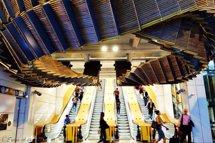 かつて利用していたエスカレーター・ループをモチーフにした美しい地下鉄の駅 / オーストラリア・シドニーの「ウィンヤード駅（Wynyard Station）」