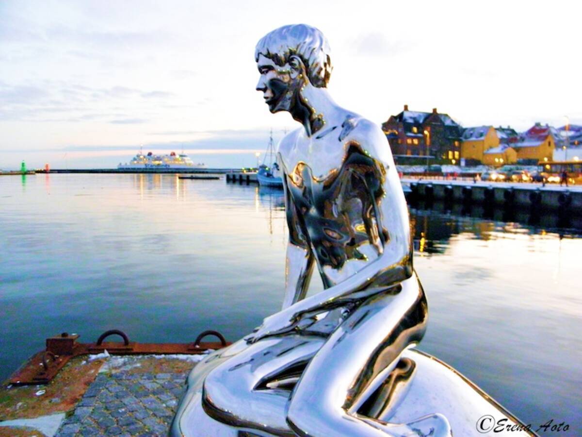 デンマーク ヘルシンゲルには海を見つめて まばたきをする 人魚姫の弟 が存在する 19年4月27日 エキサイトニュース デンマーク ヘルシンゲルには海を見つめて まばたきをする 人魚姫の弟 が存在する 19年4月27日 エキサイトニュース