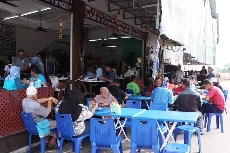 【世界の朝食】マレーシアの小さな港町ムアールで味わう朝ごはんとは？