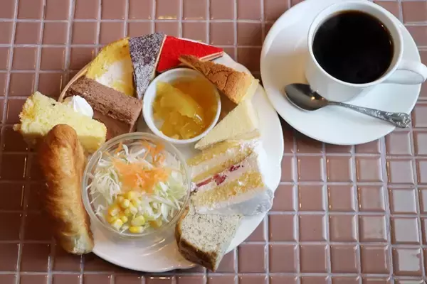 「超絶コスパ！ 700円でドリンク＋約10種類のケーキモーニングを楽しめるお店 / 愛知県一宮市の「アルビノール」」の画像