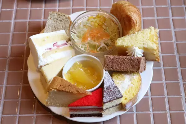 「超絶コスパ！ 700円でドリンク＋約10種類のケーキモーニングを楽しめるお店 / 愛知県一宮市の「アルビノール」」の画像