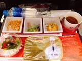 「【世界の機内食】日本航空（JAL）成田–メルボルン便のエコノミークラスの機内食を食べてみた」の画像12
