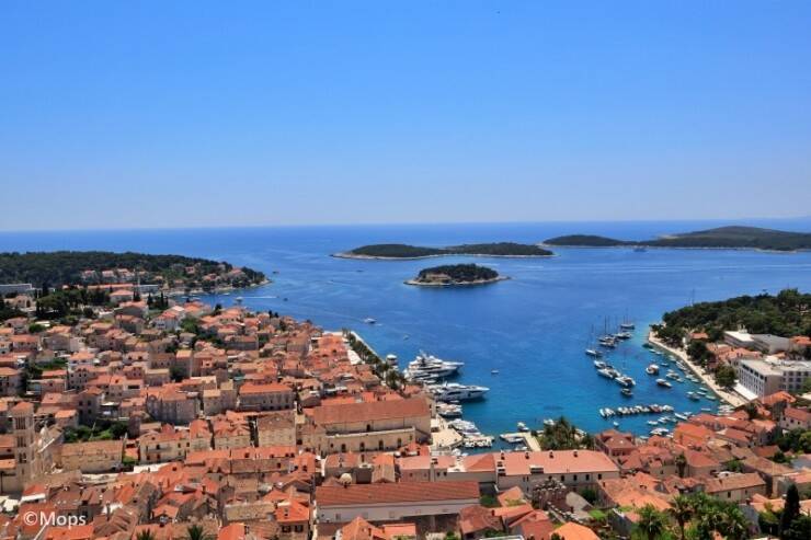 【世界の絶景】クロアチア・フヴァル島の絶景スポット「フヴァル城塞」とは？
