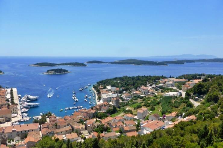 【世界の絶景】クロアチア・フヴァル島の絶景スポット「フヴァル城塞」とは？