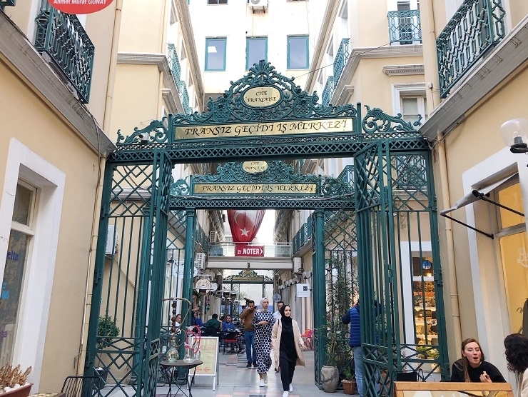 トルコにフランスの街角?