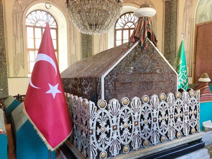 トルコ・ブルサ「トプハネ公園」に眠るオスマン朝初代・二代目のスルタンの霊廟