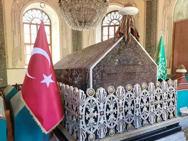「トルコ・ブルサ「トプハネ公園」に眠るオスマン朝初代・二代目のスルタンの霊廟」の画像