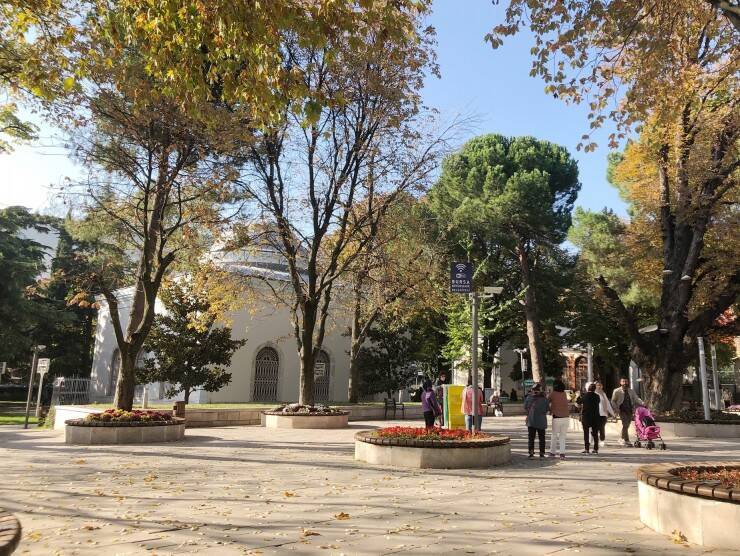 トルコ・ブルサ「トプハネ公園」に眠るオスマン朝初代・二代目のスルタンの霊廟