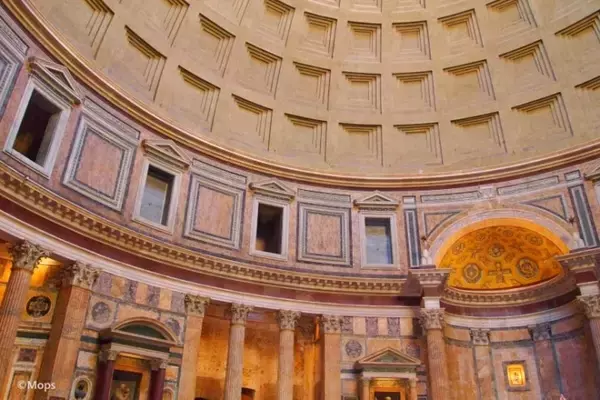 「イタリア・ローマにある2000年以上前の遺跡「パンテオン」を訪ねて」の画像