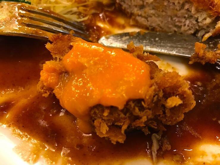 100年以上続くビアホールで味わう最高のメンチカツ / 東京都千代田区神田神保町の「ランチョン」