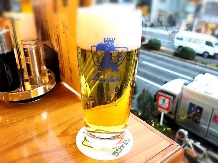 100年以上続くビアホールで味わう最高のメンチカツ / 東京都千代田区神田神保町の「ランチョン」