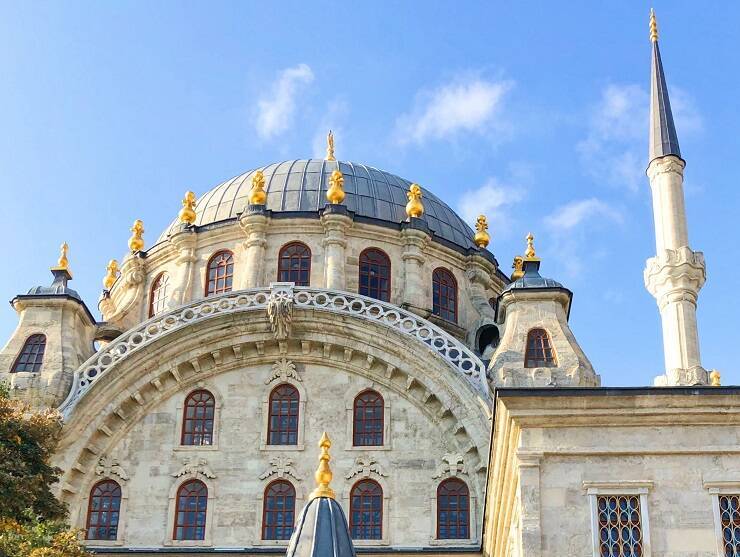 まるで宮殿のよう！オスマン帝国宮廷建築家バルヤン一家が手掛けたイスタンブールのイスラム寺院「ヌスレティエ・モスク」