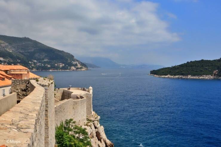 【世界の絶景】クロアチア・ドゥブロヴニク旧市街の絶景を見下ろしながら城壁ウォークを楽しむ