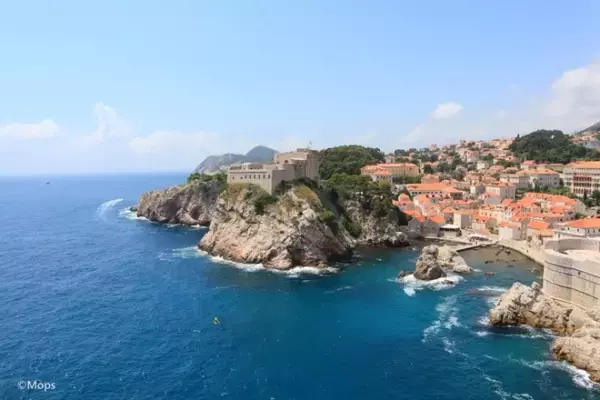 「【世界の絶景】クロアチア・ドゥブロヴニク旧市街の絶景を見下ろしながら城壁ウォークを楽しむ」の画像