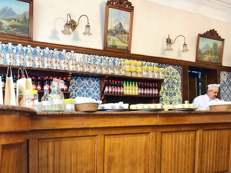 トルコの発酵飲料ボザって？イスタンブールの老舗「ヴェファ・ボザジュス」で本格的なボザを味わおう！