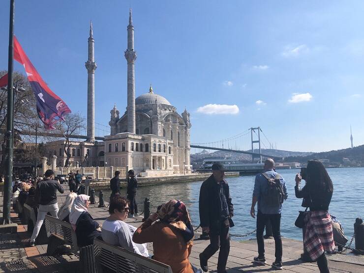 伝統的なトルコの餃子マントゥをイスタンブールの景勝地オルタキョイ マントゥ エヴィ で味わう 年4月9日 エキサイトニュース