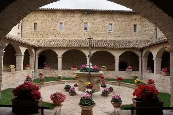 「スローツーリズムの聖地　イタリア、アッシジの葡萄畑を歩く」の画像