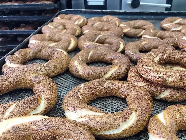 「おうちで簡単にトルコの味わい！トルコで愛される定番のお菓子「トゥズル・スィミット・クラビエ」とは？」の画像