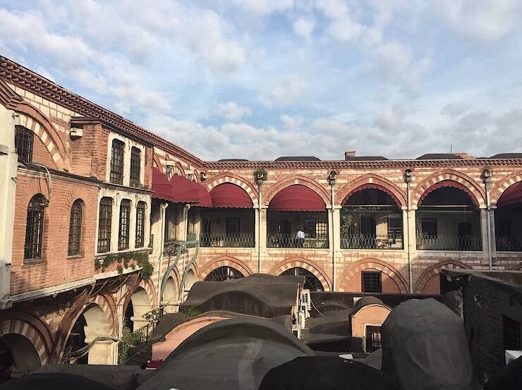 オスマン帝国チューリップ時代の美しい建築 イスタンブール グランドバザールの中の異空間 チュハジュ ハン 年9月14日 エキサイトニュース