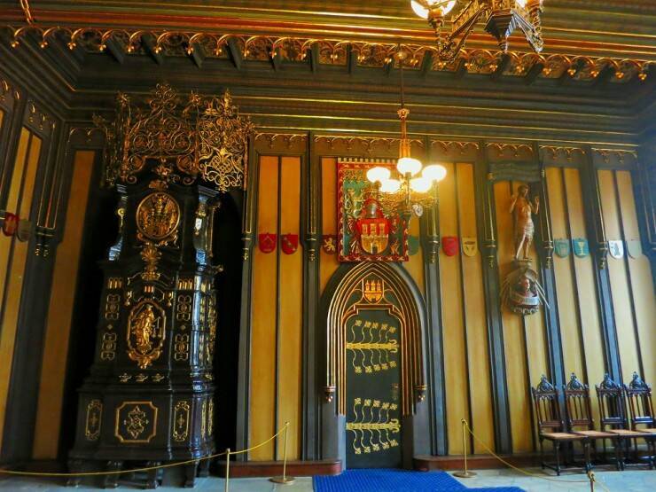 なんとプラハに地下都市が！旧市庁舎のガイドツアーで中世のプラハを体感