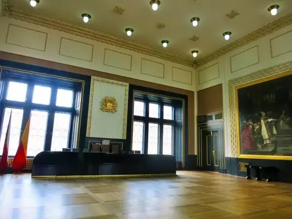 「なんとプラハに地下都市が！旧市庁舎のガイドツアーで中世のプラハを体感」の画像