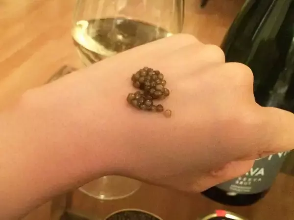 「【世界の美食】オランダ産「極上生鮮キャビア」をお持ち帰りしてみた！」の画像