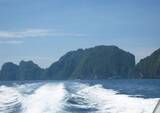 「エメラルドグリーンの絶景ビーチ！タイ・ピピ島のマヤベイは息をのむほどの美しさ」の画像1