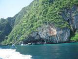 「エメラルドグリーンの絶景ビーチ！タイ・ピピ島のマヤベイは息をのむほどの美しさ」の画像17